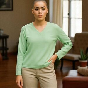 Vtg Light pistachio Green 100% cashmere Quiet Luxury V-Neck Sweater sz is sz L